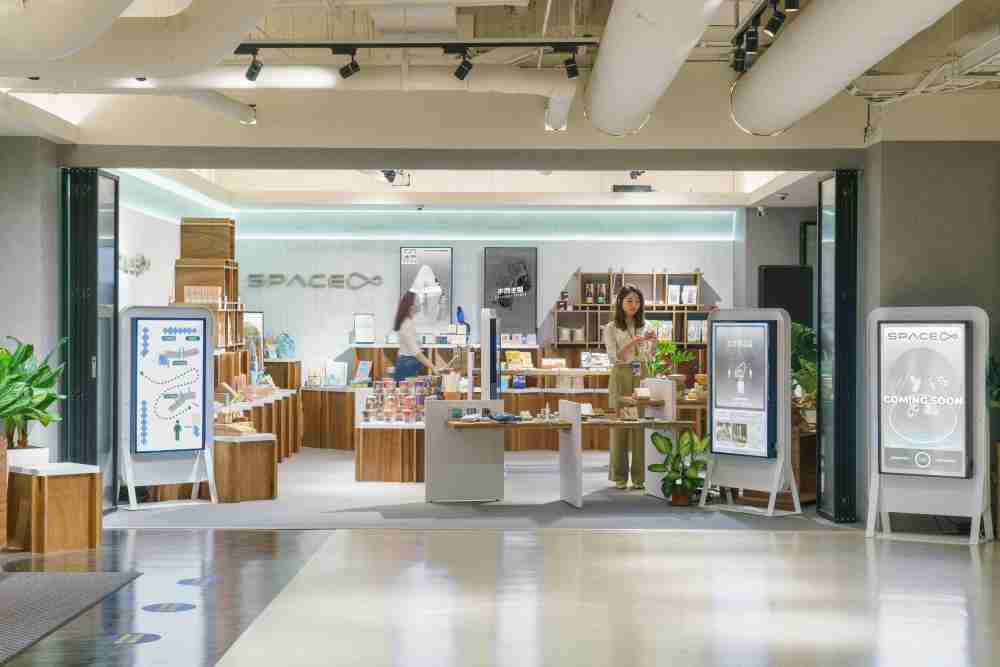 口袋牛店打造永续选物商店，，，，展示社企及社创商品，，，结合创利空间所开发的智能零售系统，，，整合多元产品信息，，，，让无人商店扮演公益行动的推手